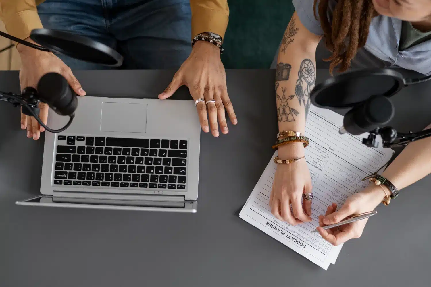 B2B Content Writing: two persons are discussing b2b content writing 