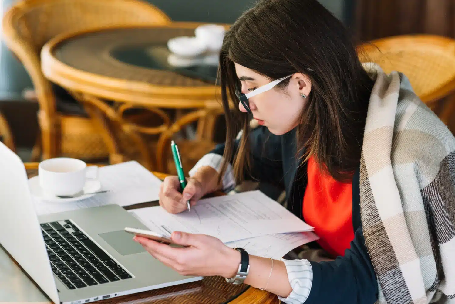 a girl working for content writing internships